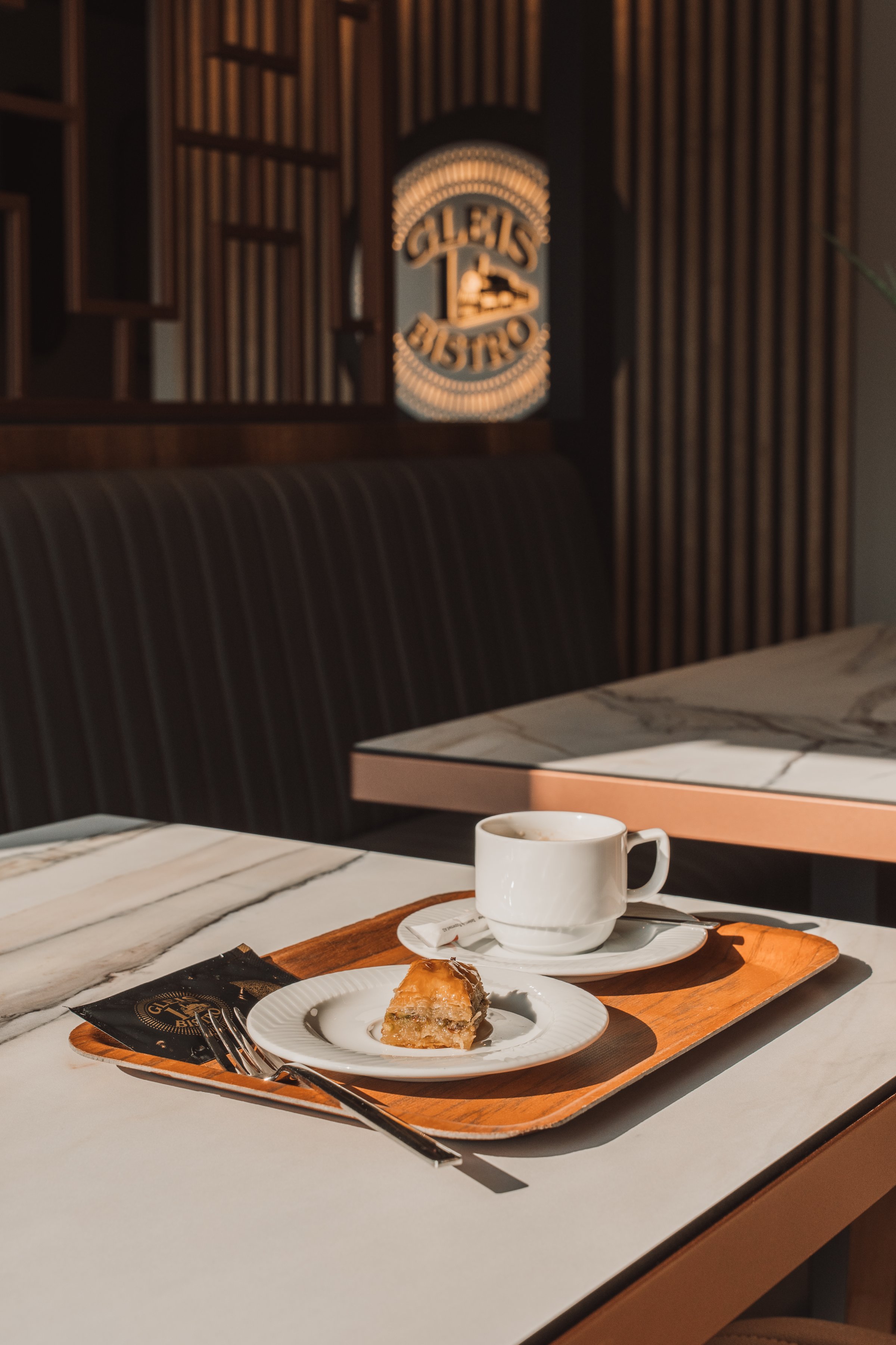 Gleis 1 Bistro - Content